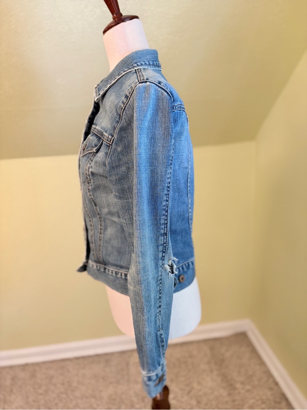 Vintage GAP Classic Denim Jean Jacket Trucker Distressed Medium Wash - Picture 7 of 7